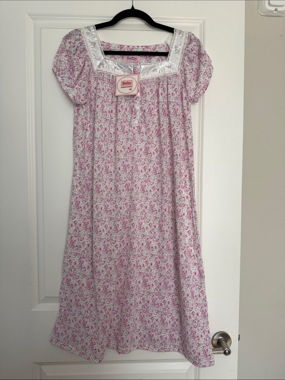 NWT Betsy Pink Floral “granny@ night dress with Lace Yoke